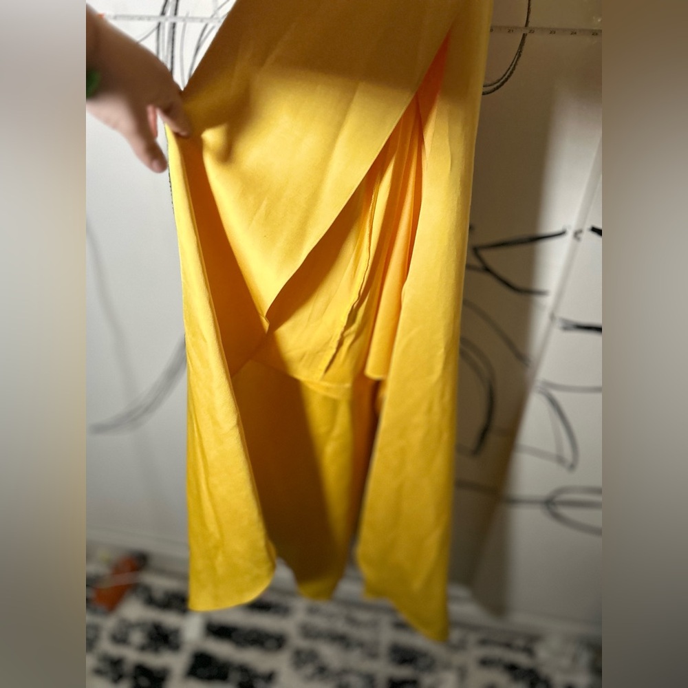 Zac Posen Strapless Yellow Satin Gown, Tulip Like Skirt, Flawed, Size 12 - Picture 4 of 17